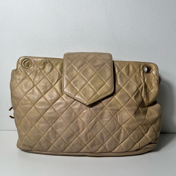 Chanel CC Vintage Beige Quilted Matelasse Charm Chain Link Shoulder Bag Tote - Picture 4 of 14